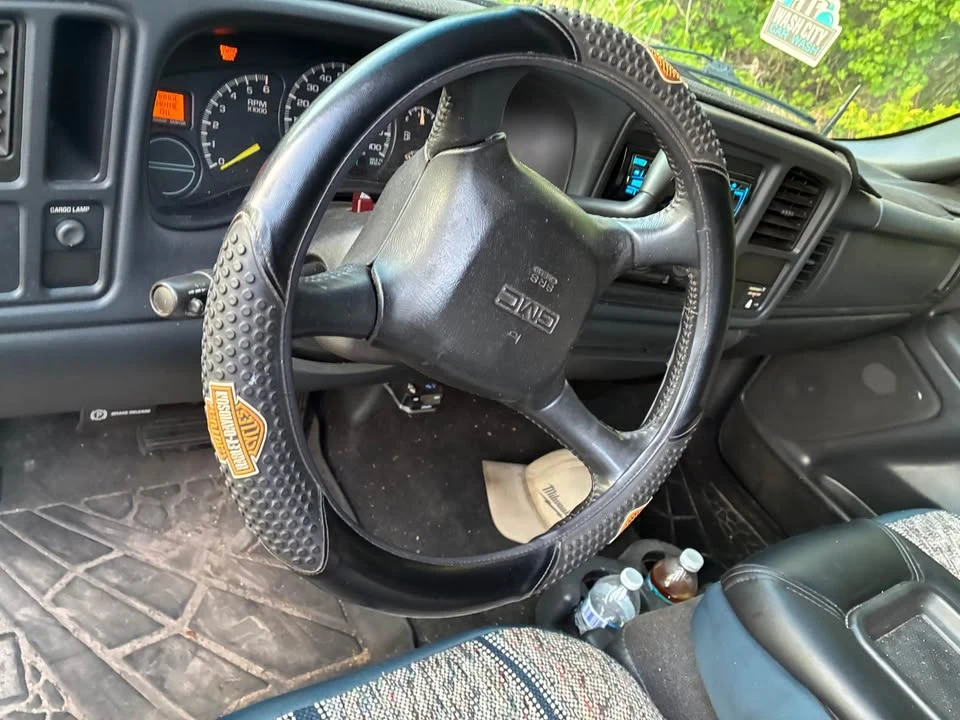 2002 GMC Sierra 1st Gen - Image 11 of 12