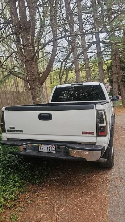 2002 GMC Sierra 1st Gen - Image 4 of 5