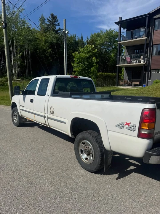 2002 GMC Sierra 1st Gen - Image 4 of 9