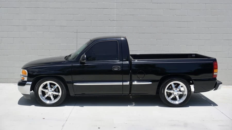 2002 GMC Sierra 1st Gen - Image 2 of 19