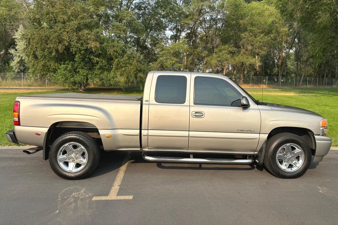 2002 GMC Sierra 2nd Gen - Image 3 of 31