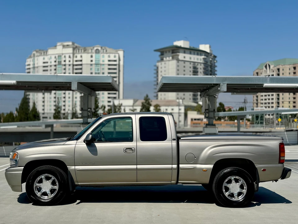 2002 GMC Sierra 2nd Gen - Image 9 of 31