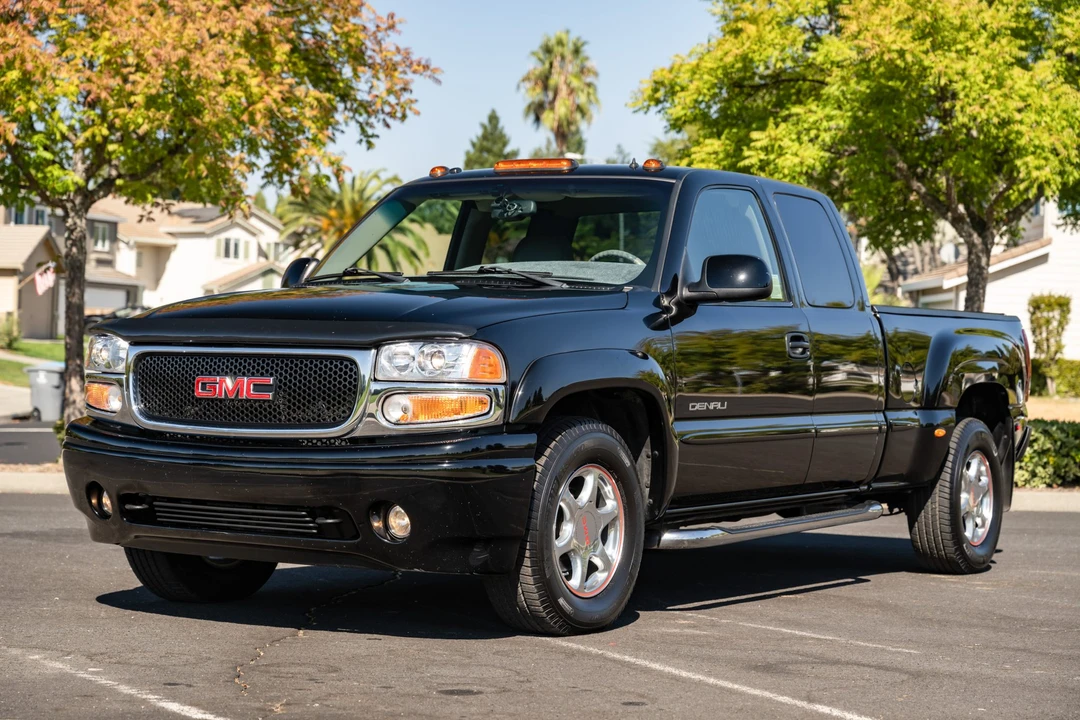 2002 GMC Sierra 2nd Gen - Image 2 of 31