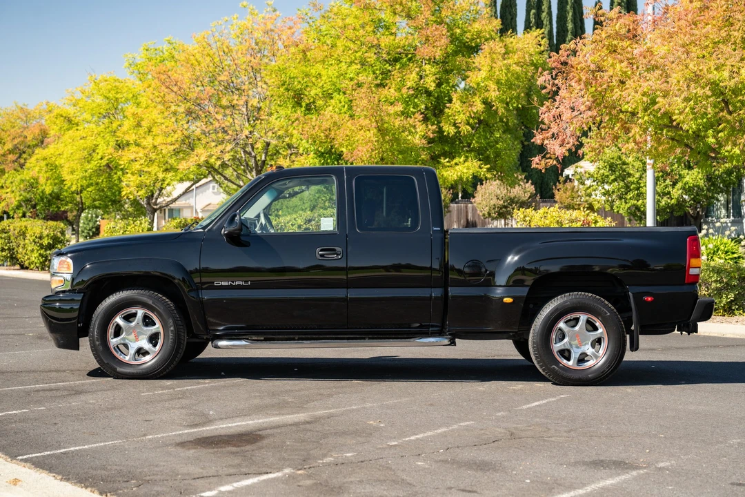 2002 GMC Sierra 2nd Gen - Image 3 of 31
