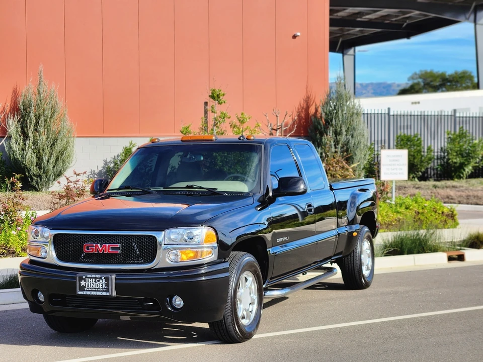 2002 GMC Sierra 2nd Gen - Image 2 of 31