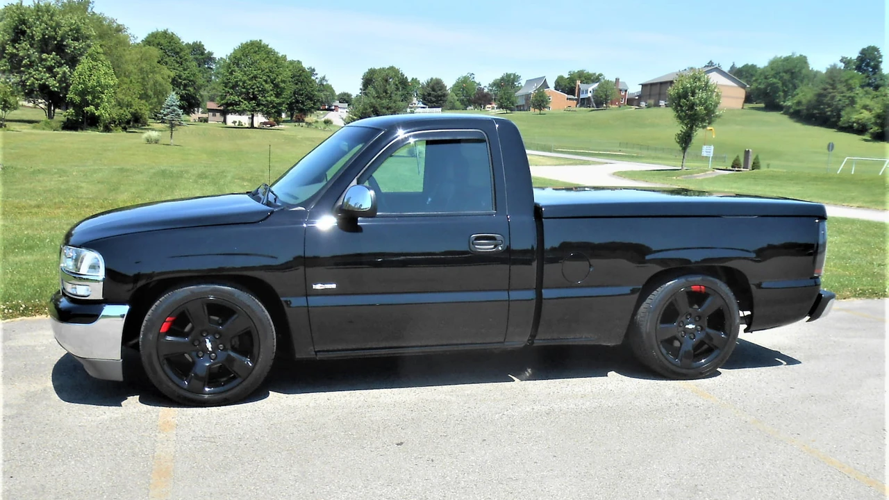 2002 GMC Sierra 2nd Gen - Image 2 of 21
