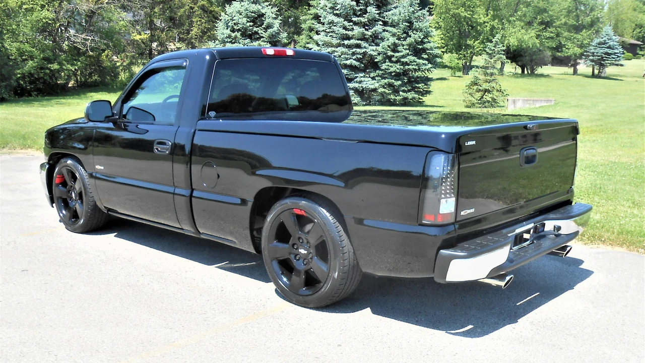 2002 GMC Sierra 2nd Gen - Image 3 of 21