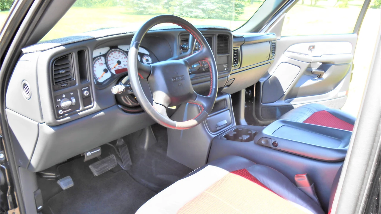 2002 GMC Sierra 2nd Gen - Image 5 of 21