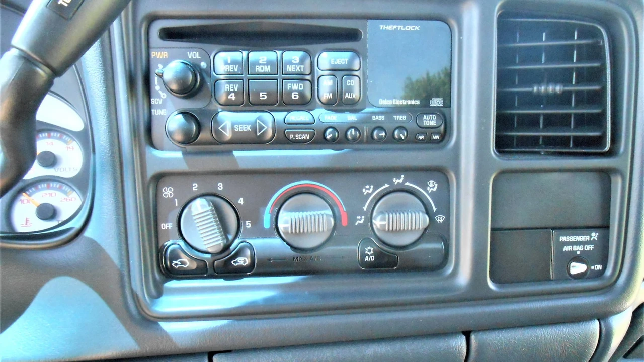 2002 GMC Sierra 2nd Gen - Image 9 of 21