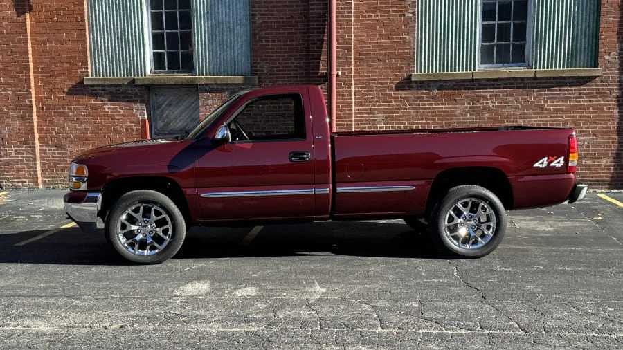 2002 GMC Sierra 2nd Gen - Image 2 of 11