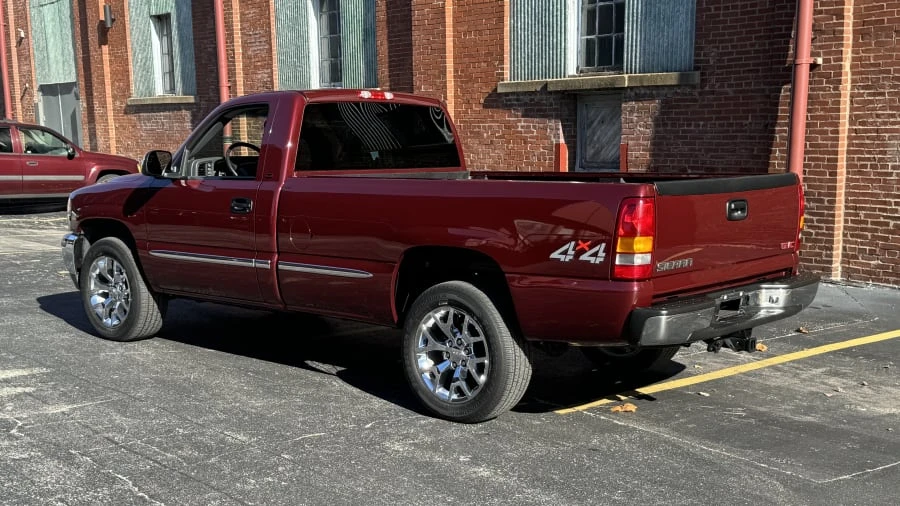 2002 GMC Sierra 2nd Gen - Image 3 of 11