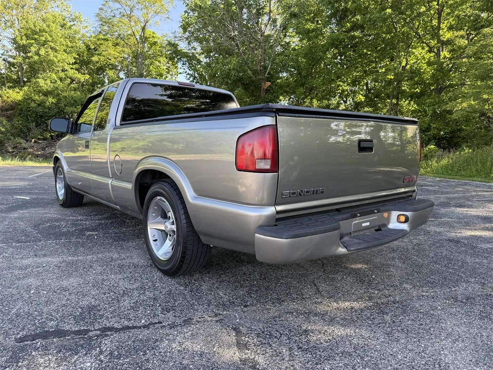 2002 GMC S-15/Sonoma - Image 2 of 31