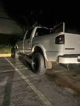 2002 GMC Sonoma Crew Cab SLS Pickup 4D 4 1/2 ft