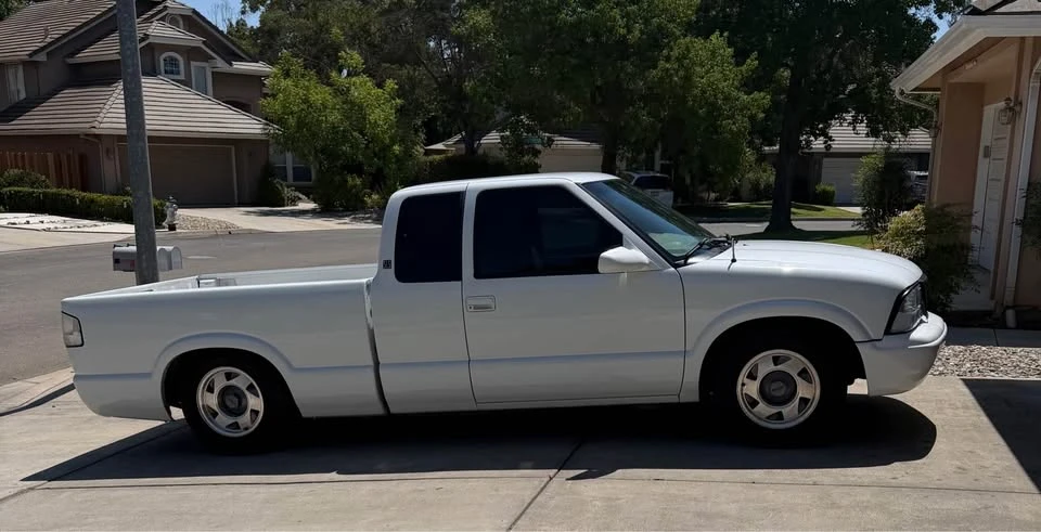 2002 GMC S-15/Sonoma - Image 2 of 13