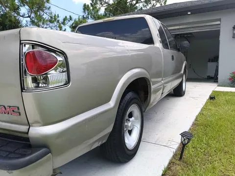 2002 GMC Sonoma Extended Cab SLS Pickup 3D 6 ft