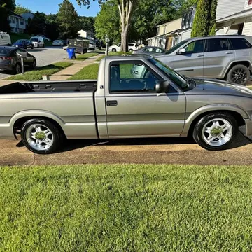 2002 GMC Sonoma Regular Cab SL Pickup 2D 6 ft