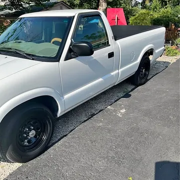 2002 GMC Sonoma Regular Cab · SL Pickup 2D 7 1/3 ft