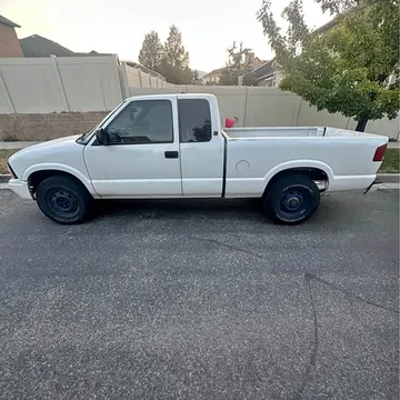 2002 GMC Sonoma SL Pickup 2D 6 ft