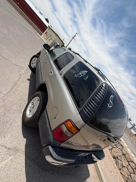 2002 GMC Yukon 2nd Gen - Image 2 of 7