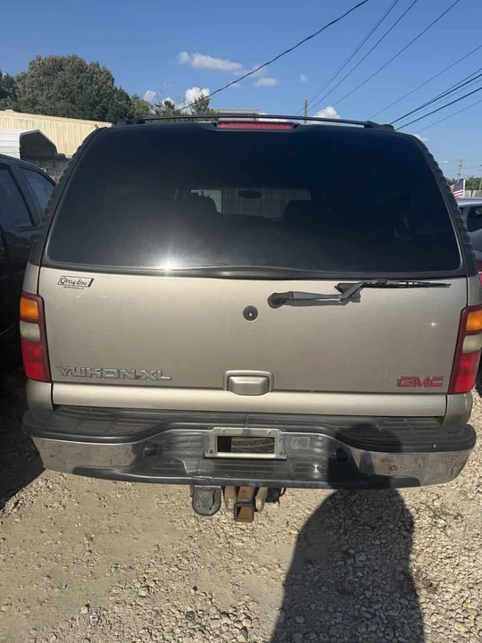 2002 GMC Yukon 2nd Gen - Image 3 of 4