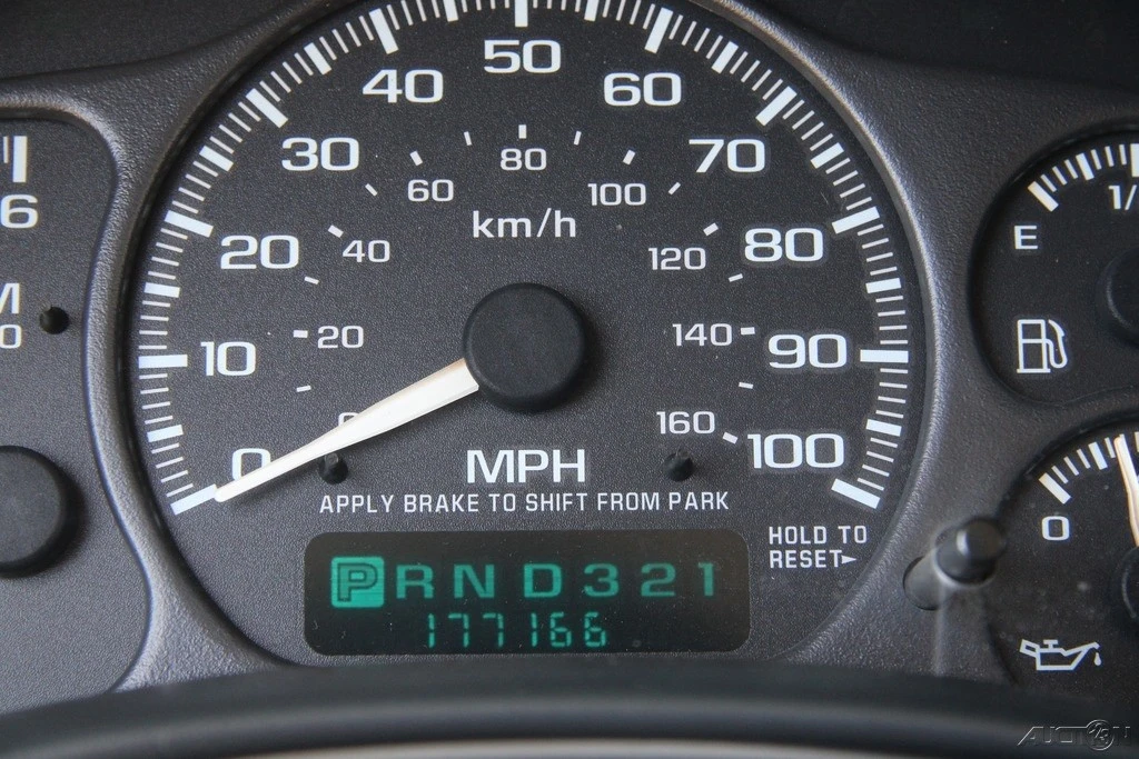 2002 GMC Yukon 2nd Gen - Image 17 of 21