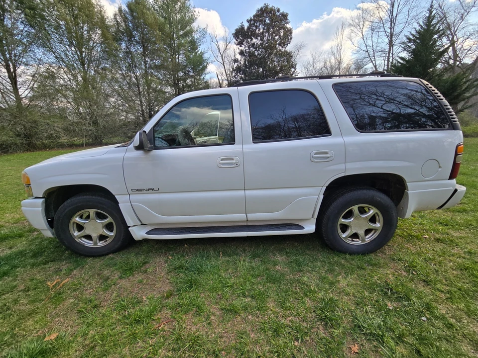2002 GMC Yukon 2nd Gen - Image 4 of 9