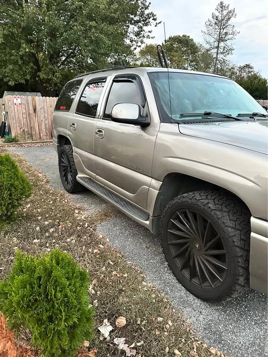 2002 GMC Yukon 2nd Gen - Image 3 of 14