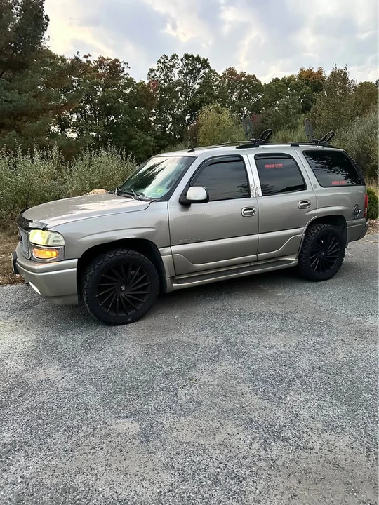2002 GMC Yukon 2nd Gen - Image 5 of 14