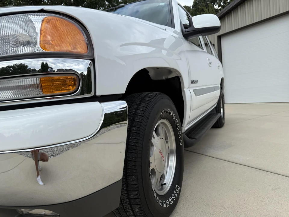 2002 GMC Yukon 2nd Gen - Image 16 of 31