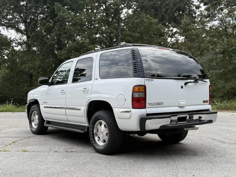 2002 GMC Yukon 2nd Gen - Image 10 of 31