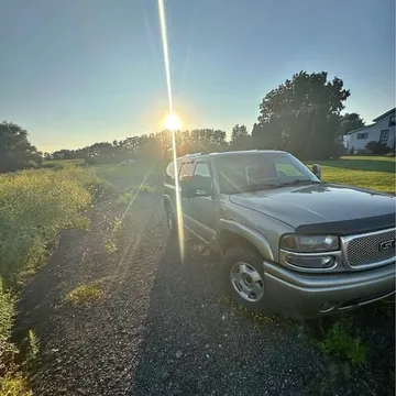 2002 GMC Yukon XL 1500 Denali Sport Utility 4D