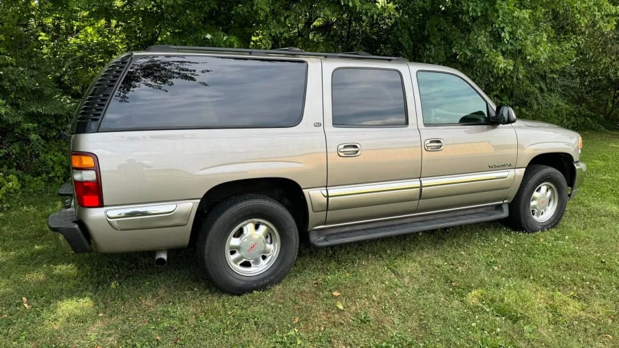 2002 GMC Yukon 2nd Gen - Image 3 of 15