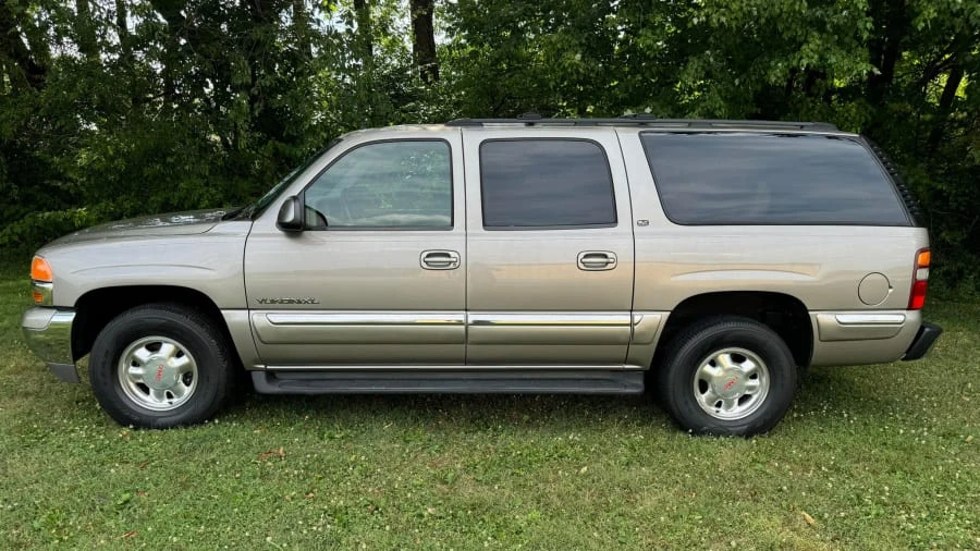 2002 GMC Yukon 2nd Gen - Image 2 of 15