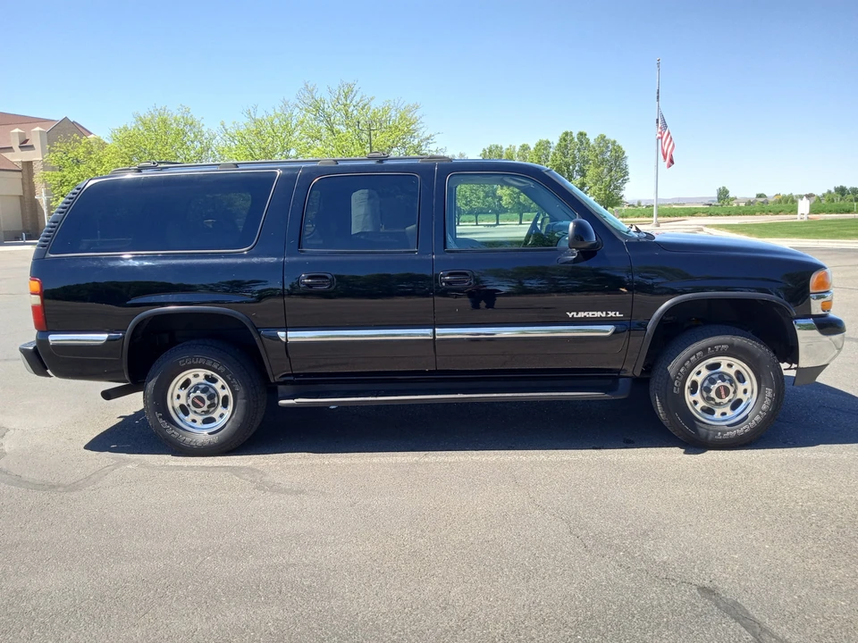 2002 GMC Yukon 2nd Gen - Image 8 of 31