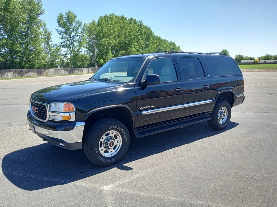 2002 GMC Yukon 2nd Gen - Image 2 of 31