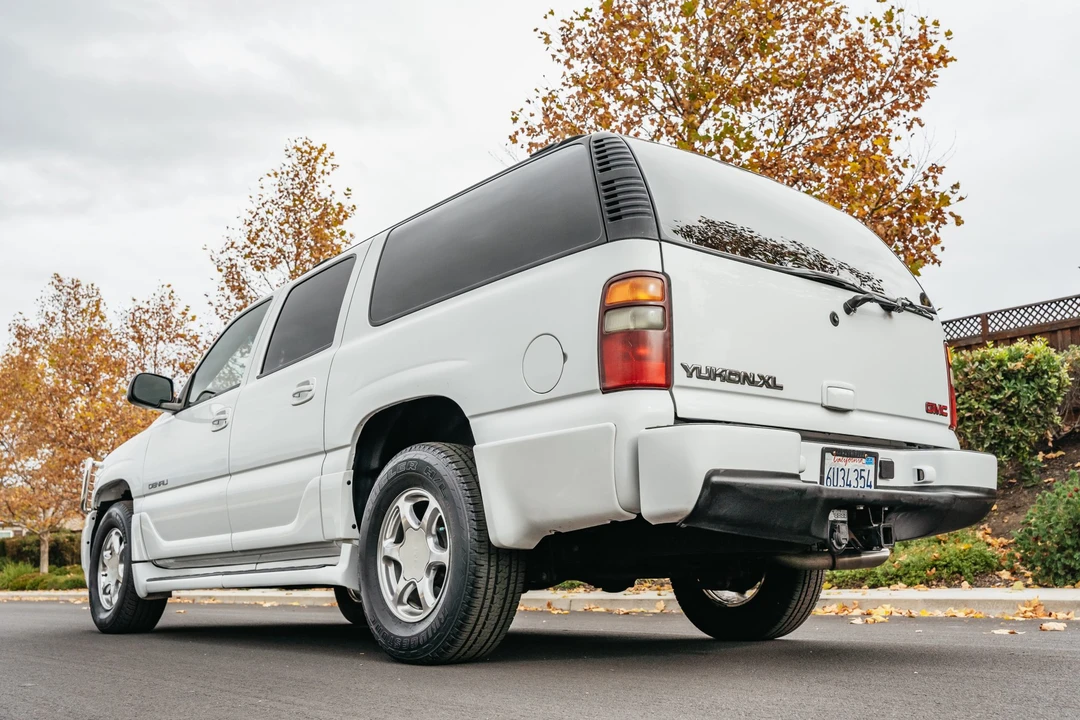 2002 GMC Yukon 2nd Gen - Image 10 of 31