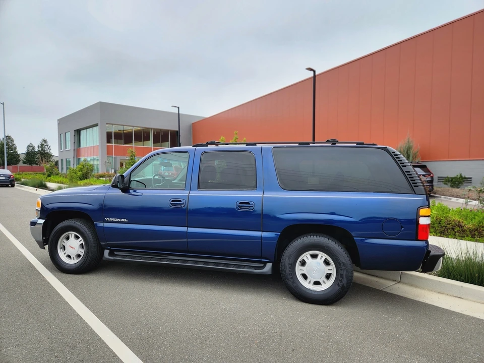 2002 GMC Yukon 2nd Gen - Image 10 of 31