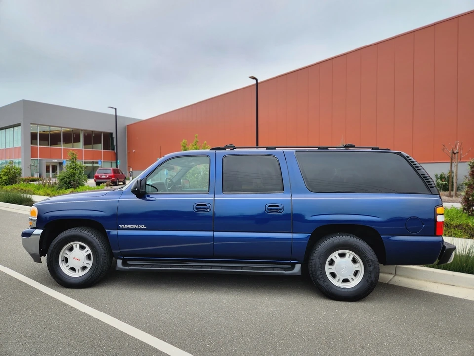 2002 GMC Yukon 2nd Gen - Image 9 of 31