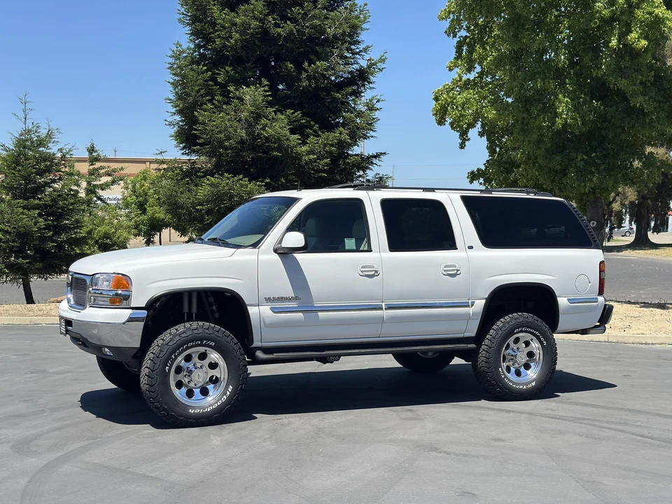2002 GMC Yukon 2nd Gen - Image 2 of 31