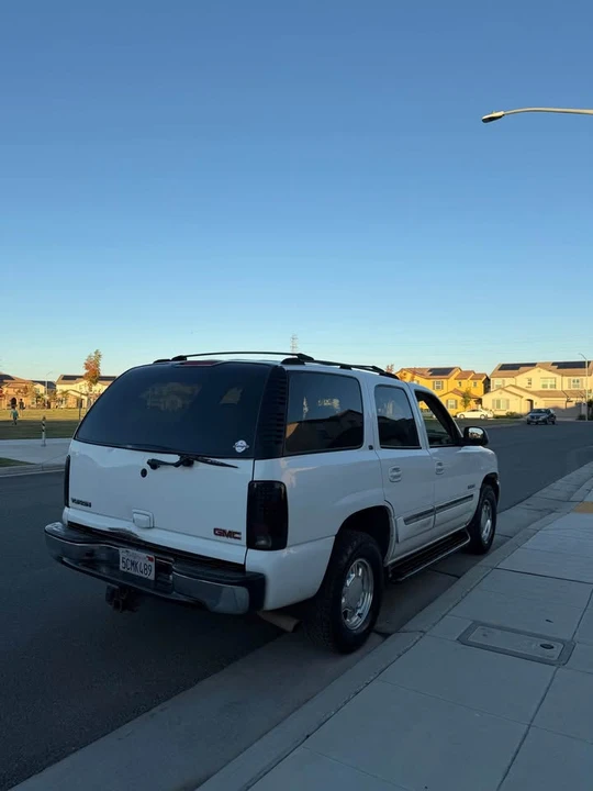 2002 GMC Yukon 2nd Gen - Image 3 of 11