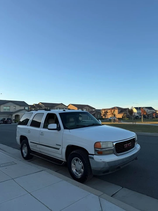 2002 GMC Yukon 2nd Gen - Image 2 of 11