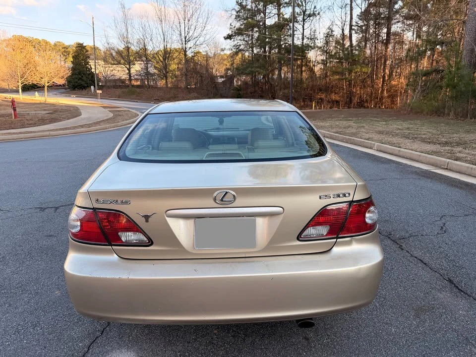 2002 Lexus ES 3rd Gen - Image 2 of 10