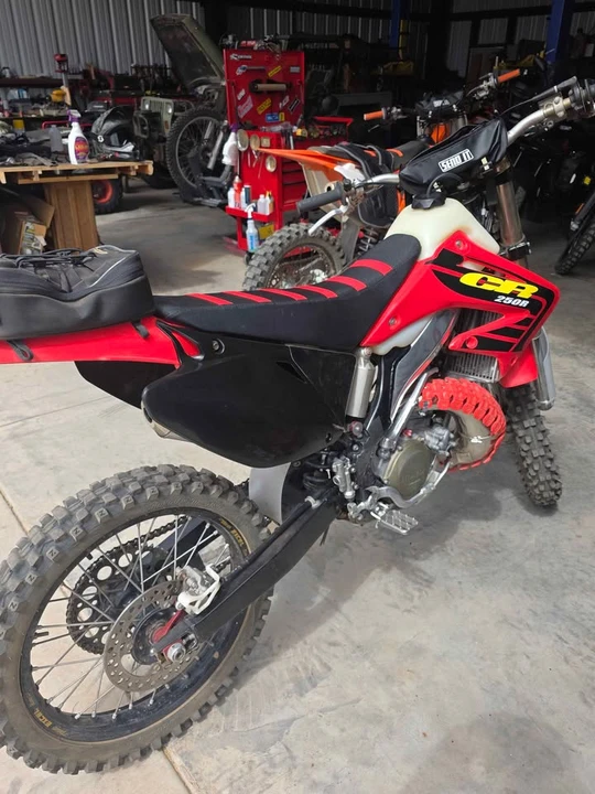 2002 Honda CR - Image 2 of 7