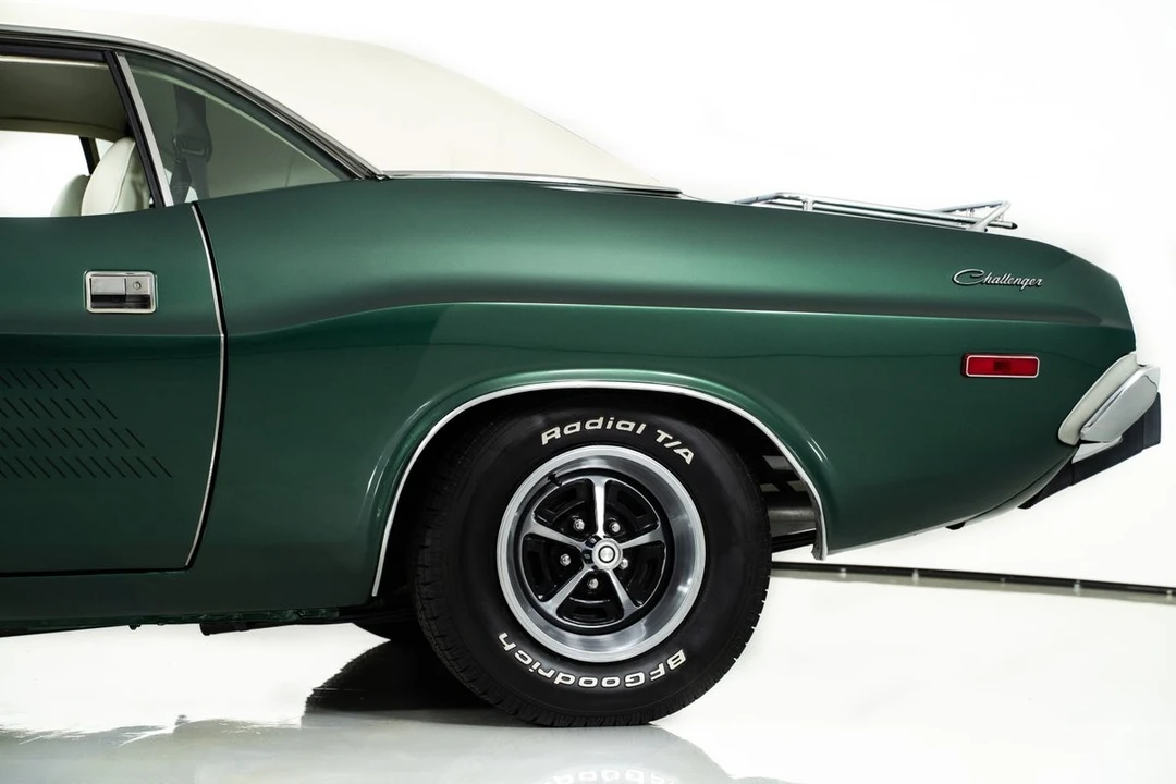 2002 Dodge Challenger - Image 11 of 12