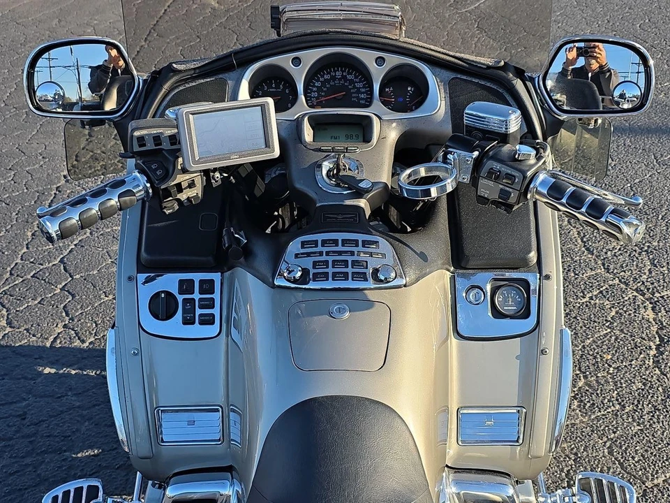 2002 Honda Gold Wing - Image 5 of 21