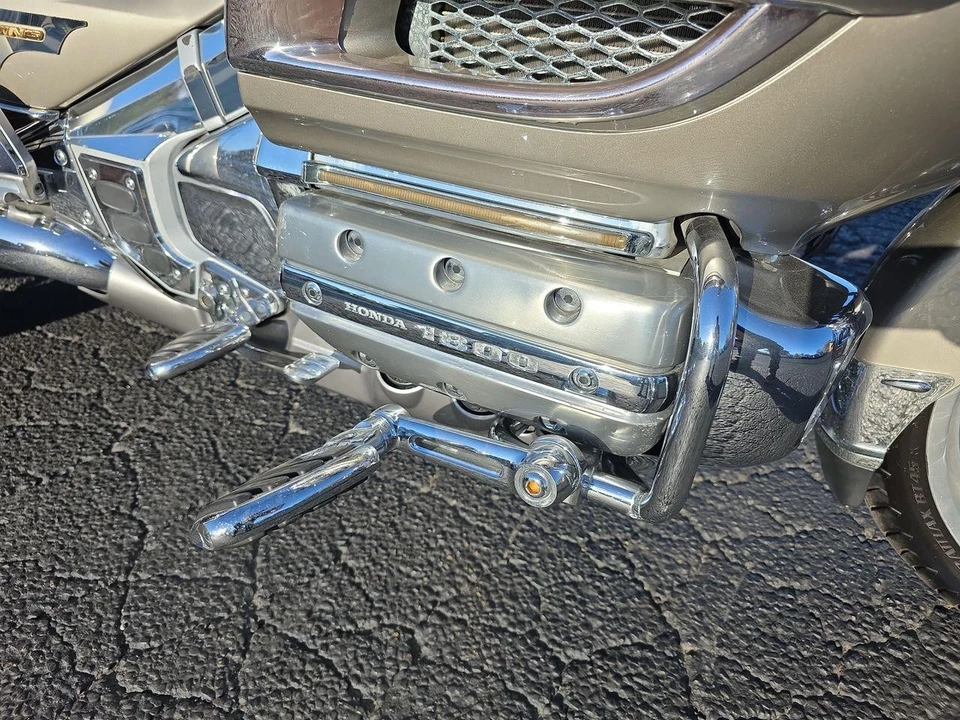 2002 Honda Gold Wing - Image 12 of 21
