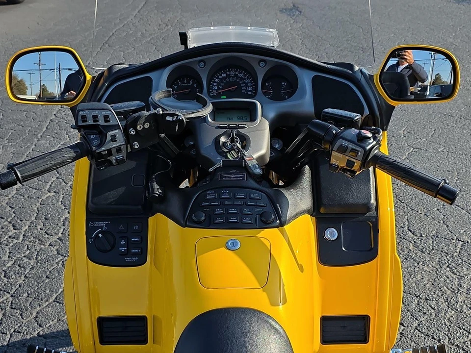 2002 Honda Gold Wing - Image 6 of 12