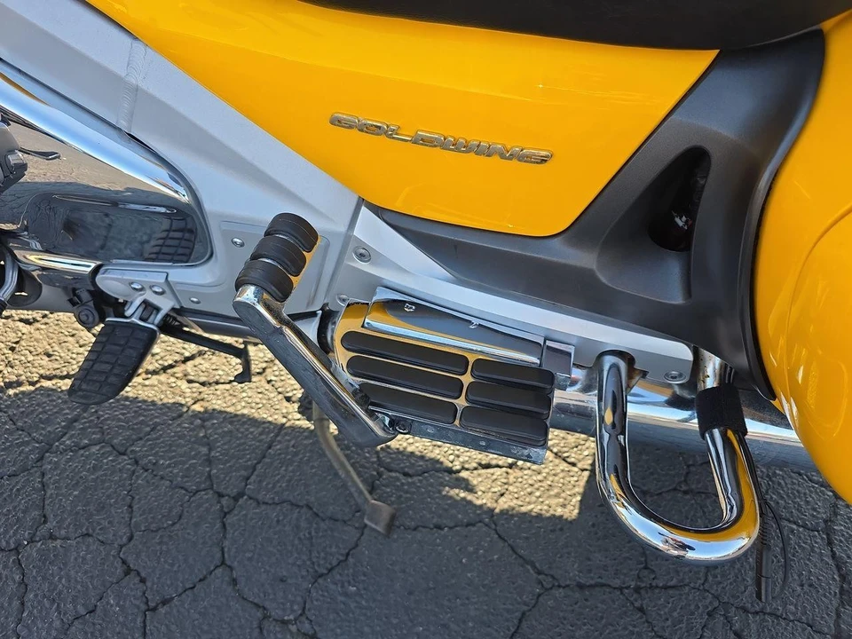 2002 Honda Gold Wing - Image 8 of 12