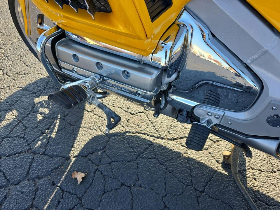 2002 Honda Gold Wing - Image 10 of 12