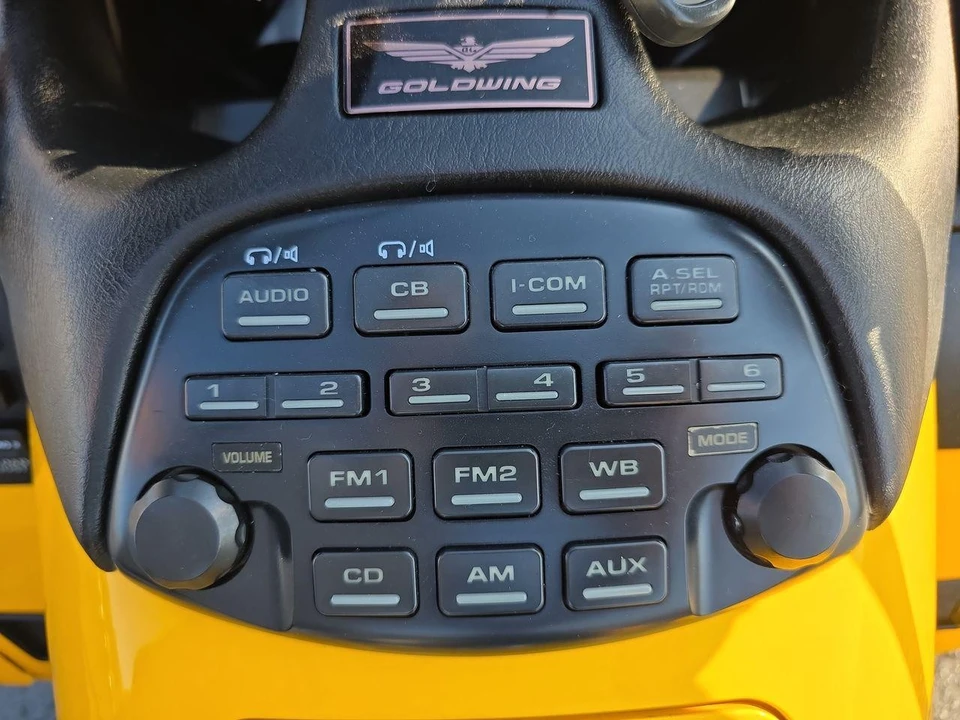 2002 Honda Gold Wing - Image 9 of 12